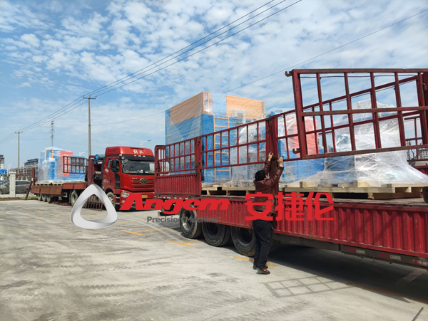 喜訊！順利向浙江客戶發了5臺智能自動化噴涂機縮徑設備